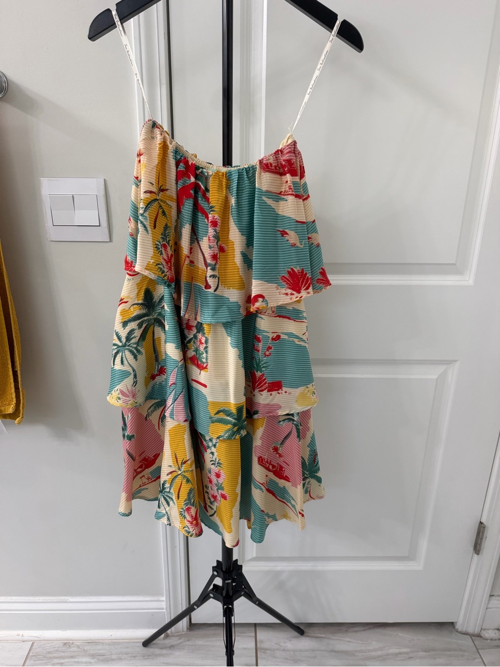 True Destinations Tropical strapless Ruffle Dress Size M